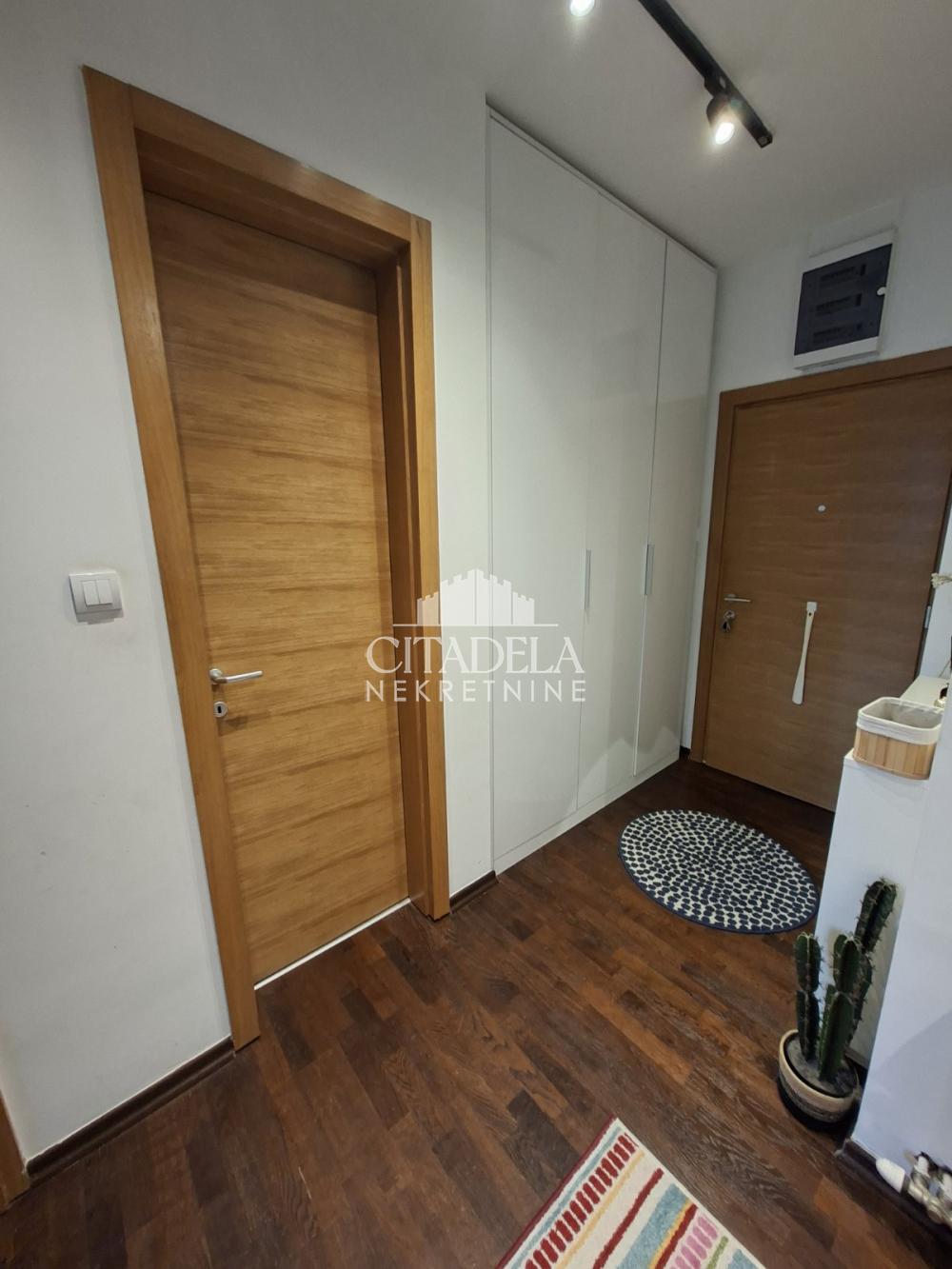 Stan na prodaju u Beogradu, Voždovac, dvoiposoban, 60m2, cena 220000 evra