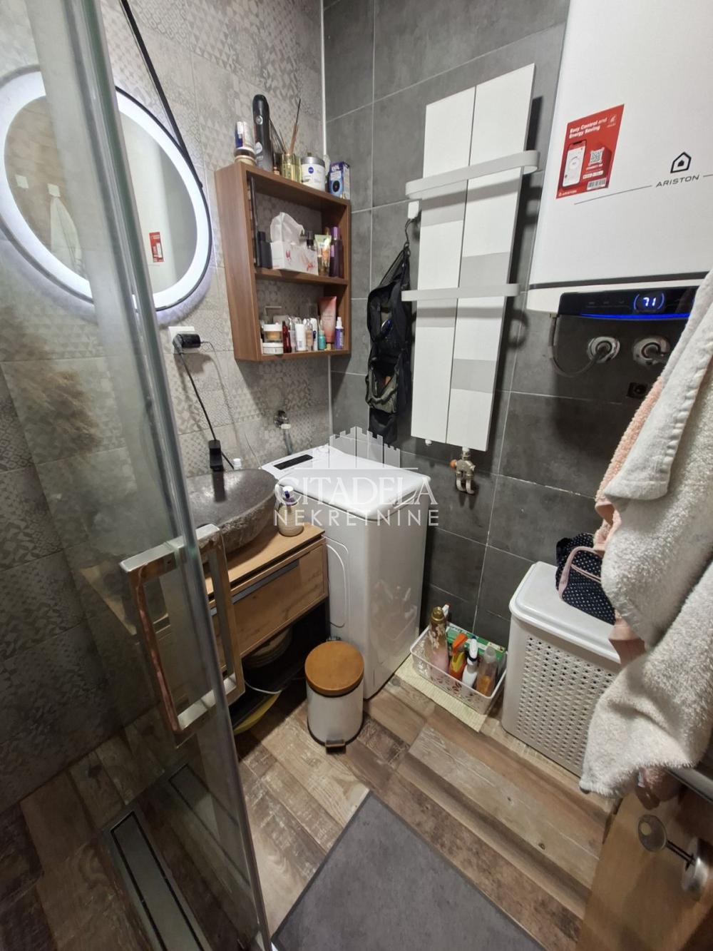 Stan na prodaju u Beogradu, Voždovac, dvoiposoban, 60m2, cena 220000 evra