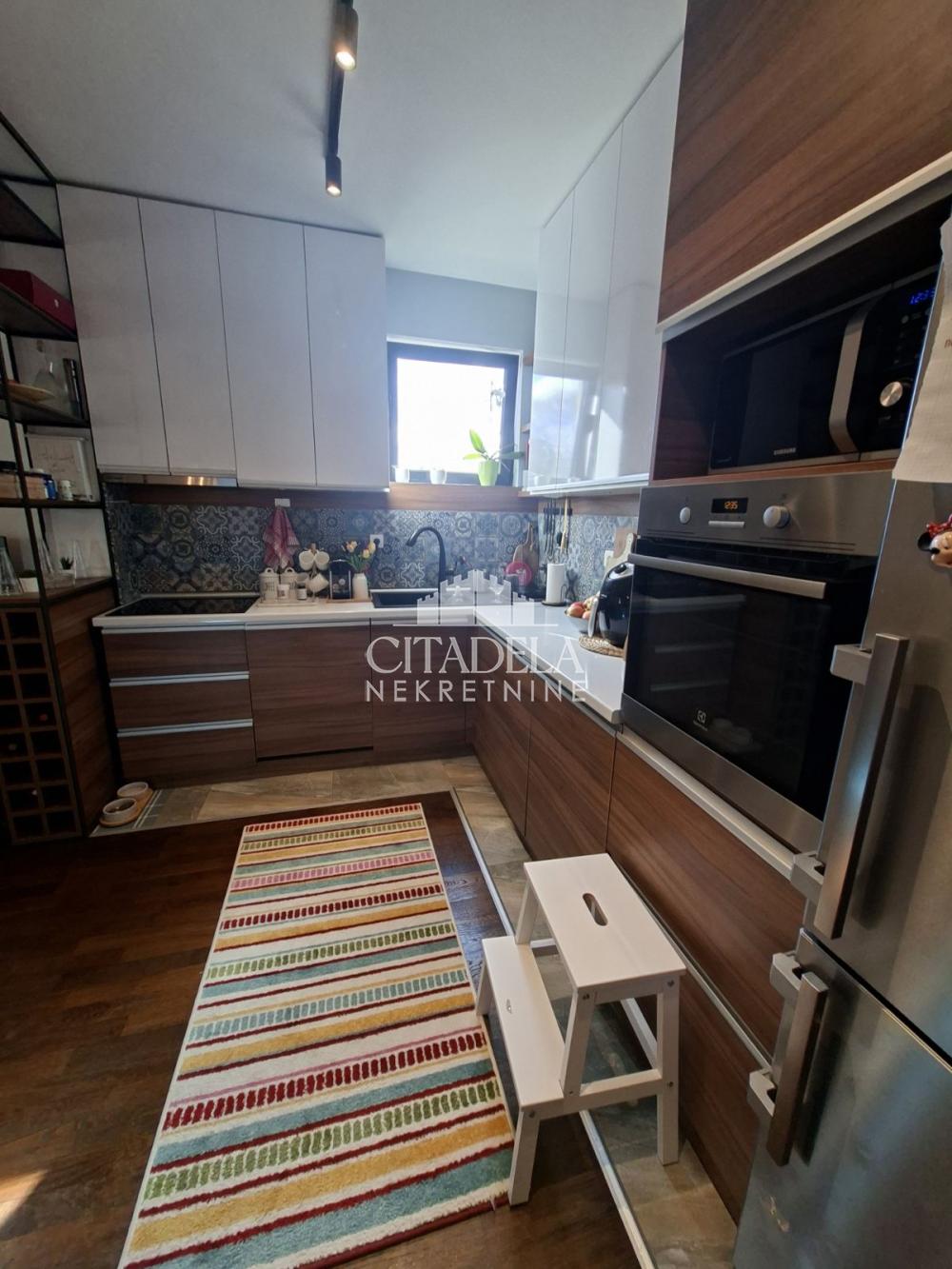 Stan na prodaju u Beogradu, Voždovac, dvoiposoban, 60m2, cena 220000 evra