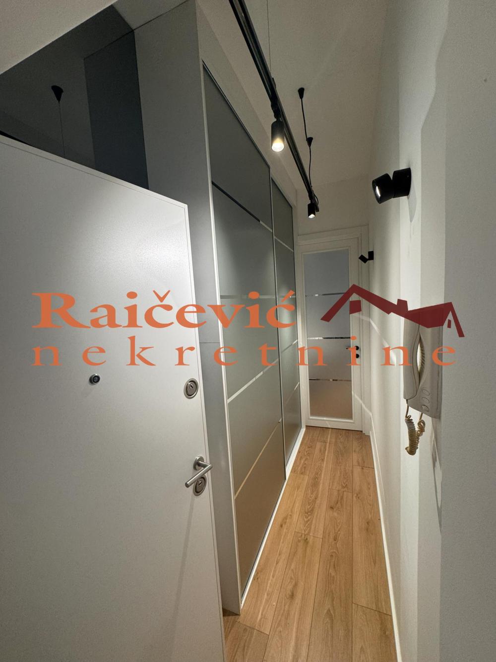 Stan na prodaju u Beogradu, Dorćol, jednoiposoban, 33m2, cena 190000 evra