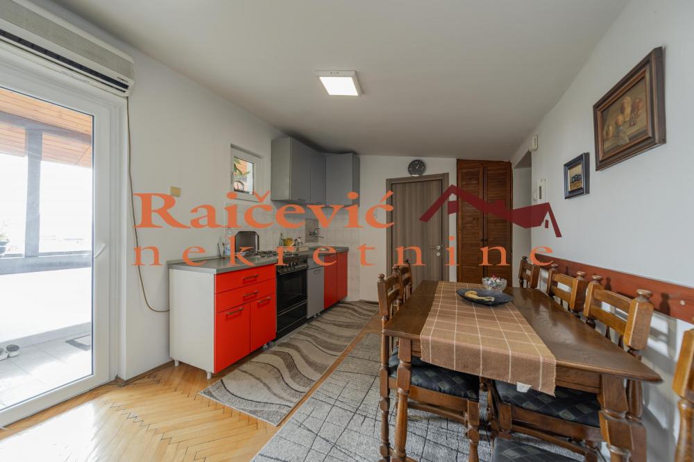 Stan na prodaju u Beogradu, Novi Beograd blok 8 (Paviljoni), jednosoban, 47m2, cena 125000 evra