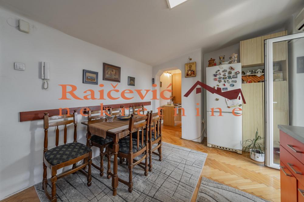 Stan na prodaju u Beogradu, Novi Beograd blok 8 (Paviljoni), jednosoban, 47m2, cena 125000 evra