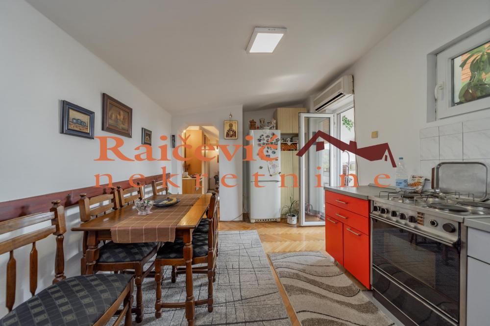 Stan na prodaju u Beogradu, Novi Beograd blok 8 (Paviljoni), jednosoban, 47m2, cena 125000 evra