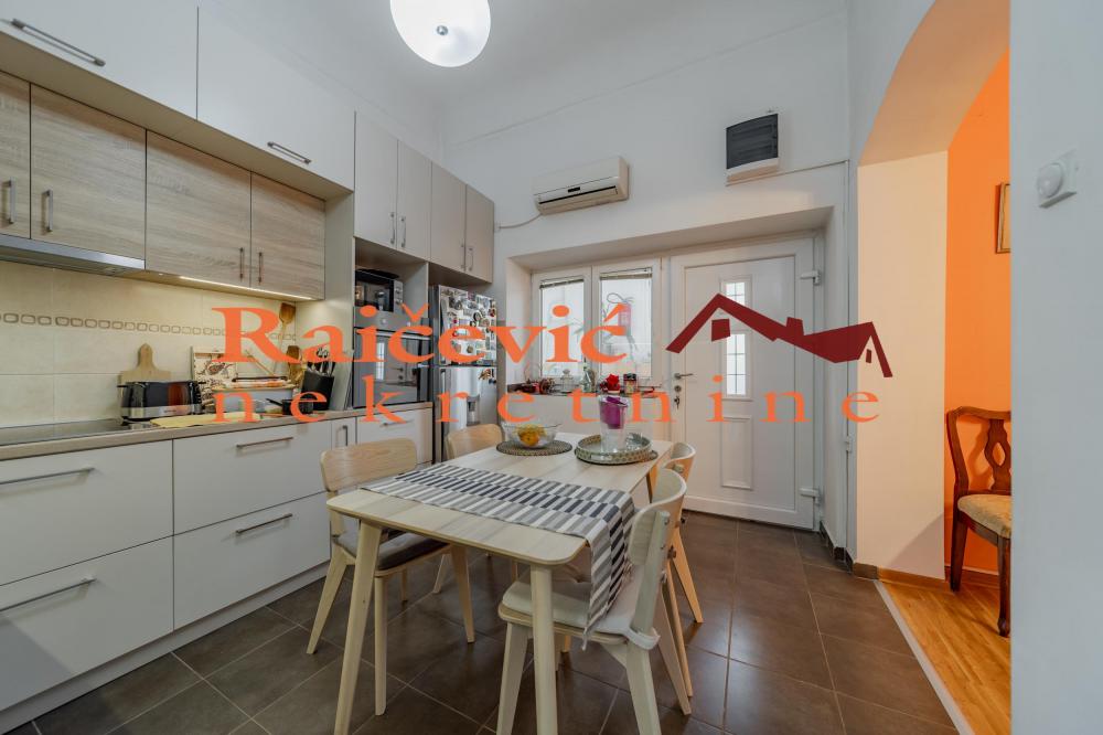 Stan na prodaju u Beogradu, Gornji grad, dvosoban, 52m2, cena 230000 evra