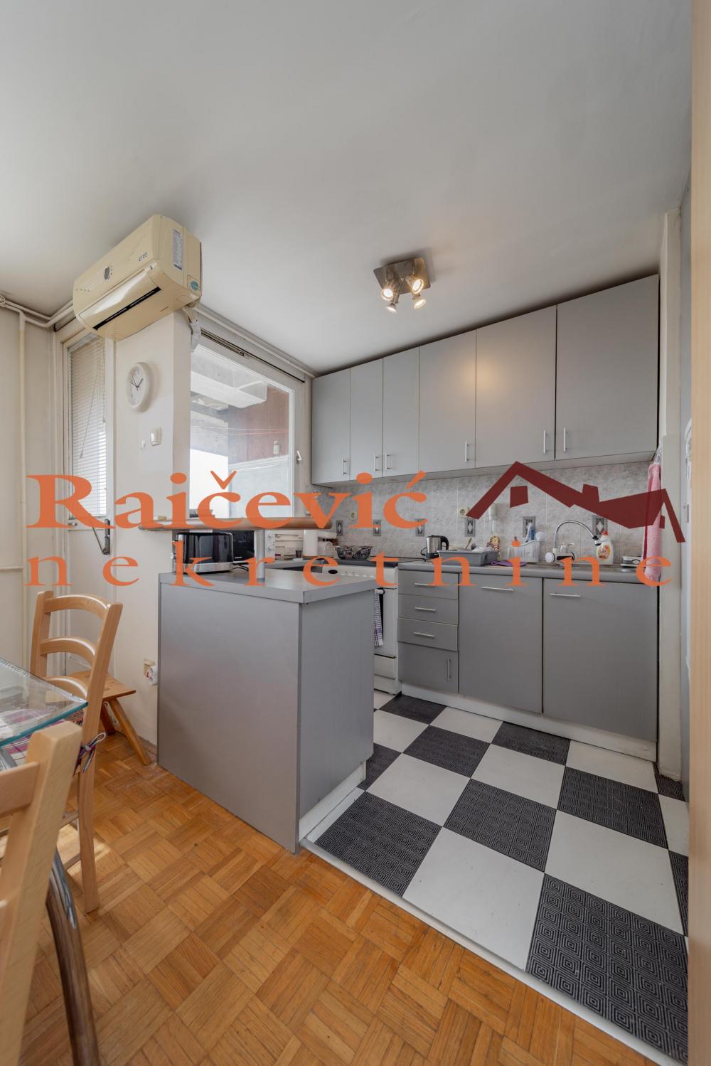 Stan na prodaju u Beogradu, Novi Beograd blok 28 (Potkovica), dvosoban, 55m2, cena 189000 evra