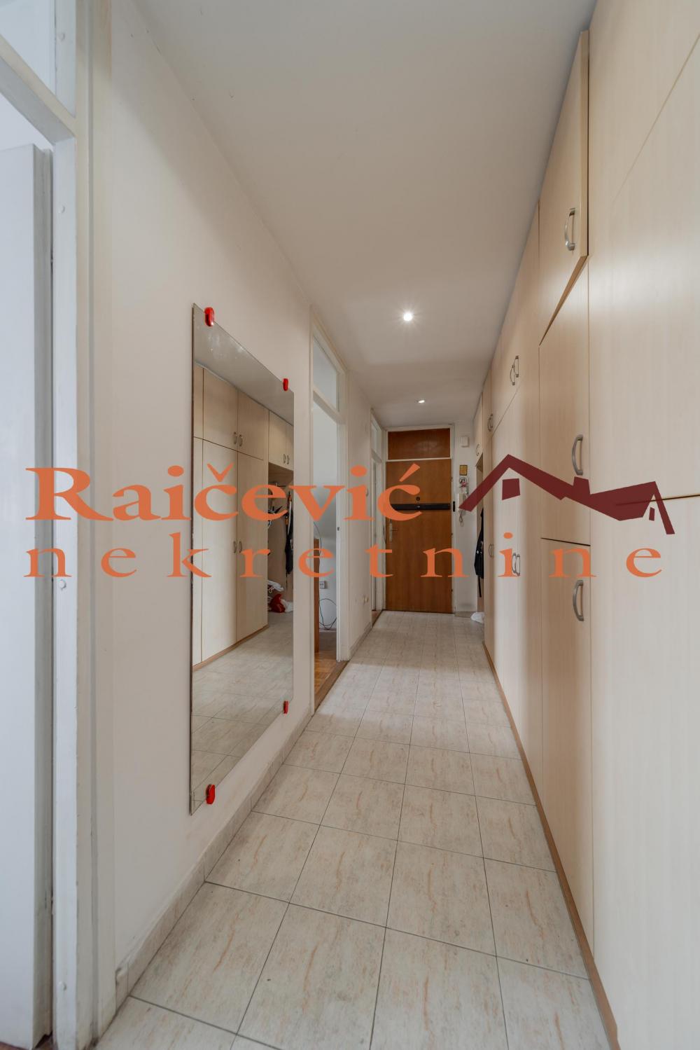 Stan na prodaju u Beogradu, Novi Beograd blok 28 (Potkovica), dvosoban, 55m2, cena 189000 evra