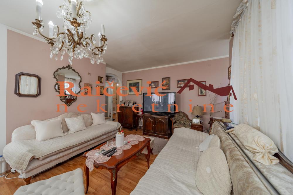 Stan na prodaju u Beogradu, Novi Beograd blok 34 (Studentski grad), dvosoban, 58m2, cena 199900 evra