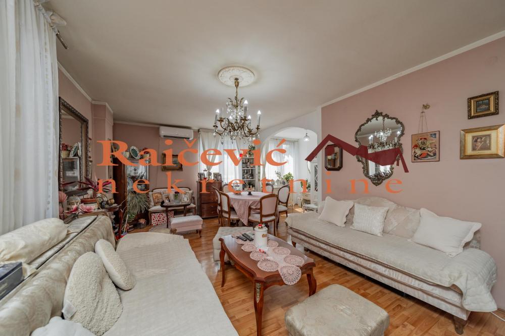 Stan na prodaju u Beogradu, Novi Beograd blok 34 (Studentski grad), dvosoban, 58m2, cena 199900 evra