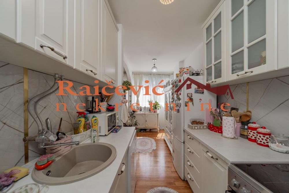 Stan na prodaju u Beogradu, Novi Beograd blok 34 (Studentski grad), dvosoban, 58m2, cena 199900 evra