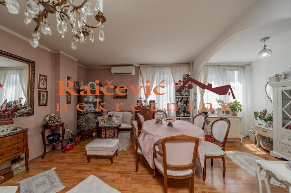 Stan na prodaju u Beogradu, Novi Beograd blok 34 (Studentski grad), dvosoban, 58m2, cena 199900 evra