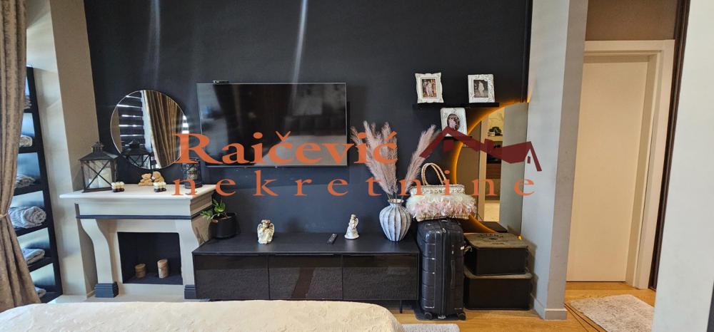 Stan na prodaju u Beogradu, Novi Beograd blok 65, dvosoban, 61m2, cena 380000 evra