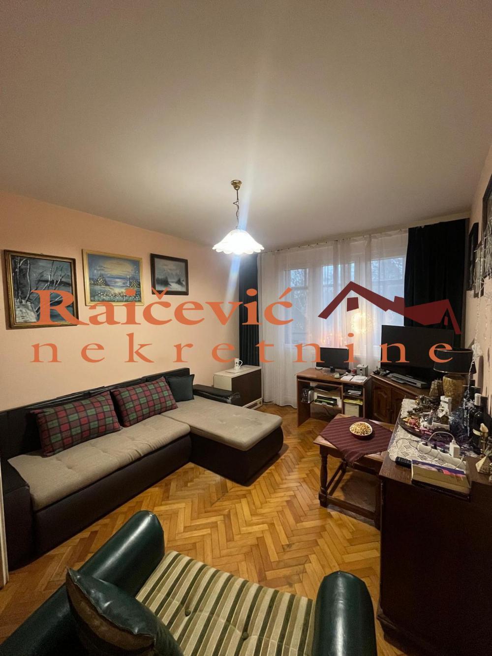 Stan na prodaju u Beogradu, Karaburma, trosoban, 66m2, cena 150000 evra