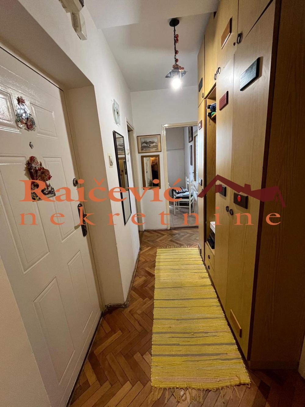 Stan na prodaju u Beogradu, Karaburma, trosoban, 66m2, cena 150000 evra