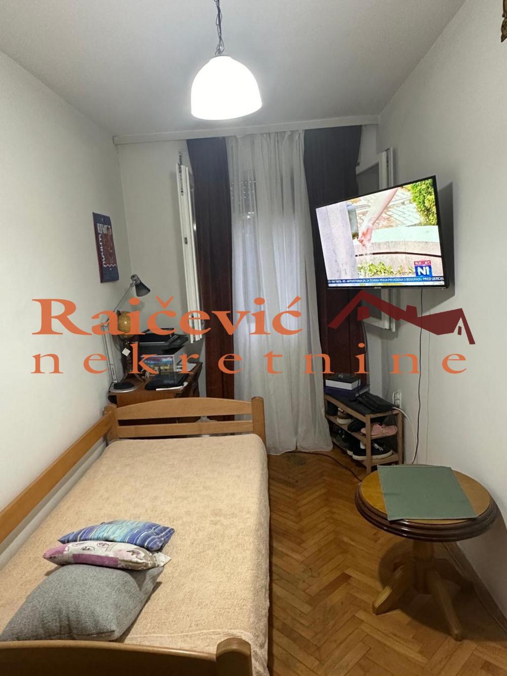 Stan na prodaju u Beogradu, Karaburma, trosoban, 66m2, cena 150000 evra