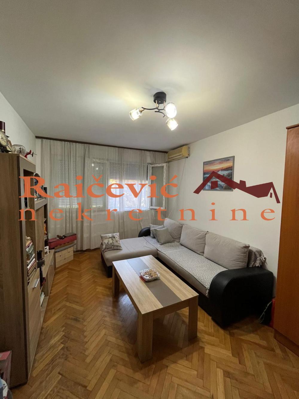 Stan na prodaju u Beogradu, Karaburma, trosoban, 66m2, cena 150000 evra