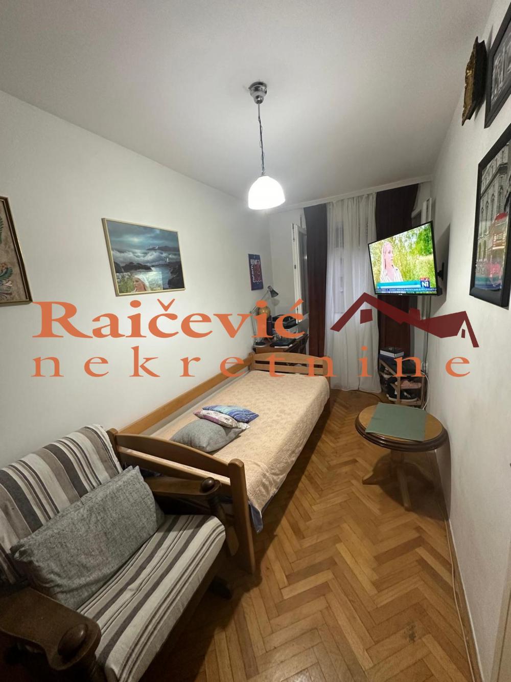 Stan na prodaju u Beogradu, Karaburma, trosoban, 66m2, cena 150000 evra