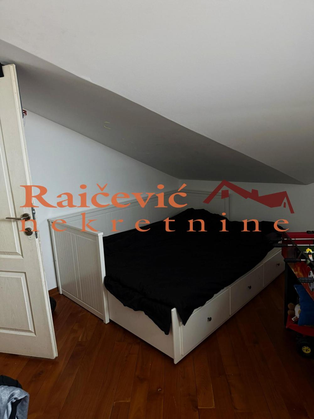 Stan na prodaju u Beogradu, Dorćol, trosoban, 66m2, cena 225000 evra