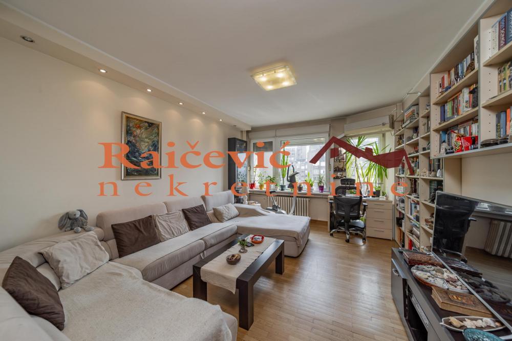 Stan na prodaju u Beogradu, Novi Beograd blok 23, dvoiposoban, 70m2, cena 246000 evra