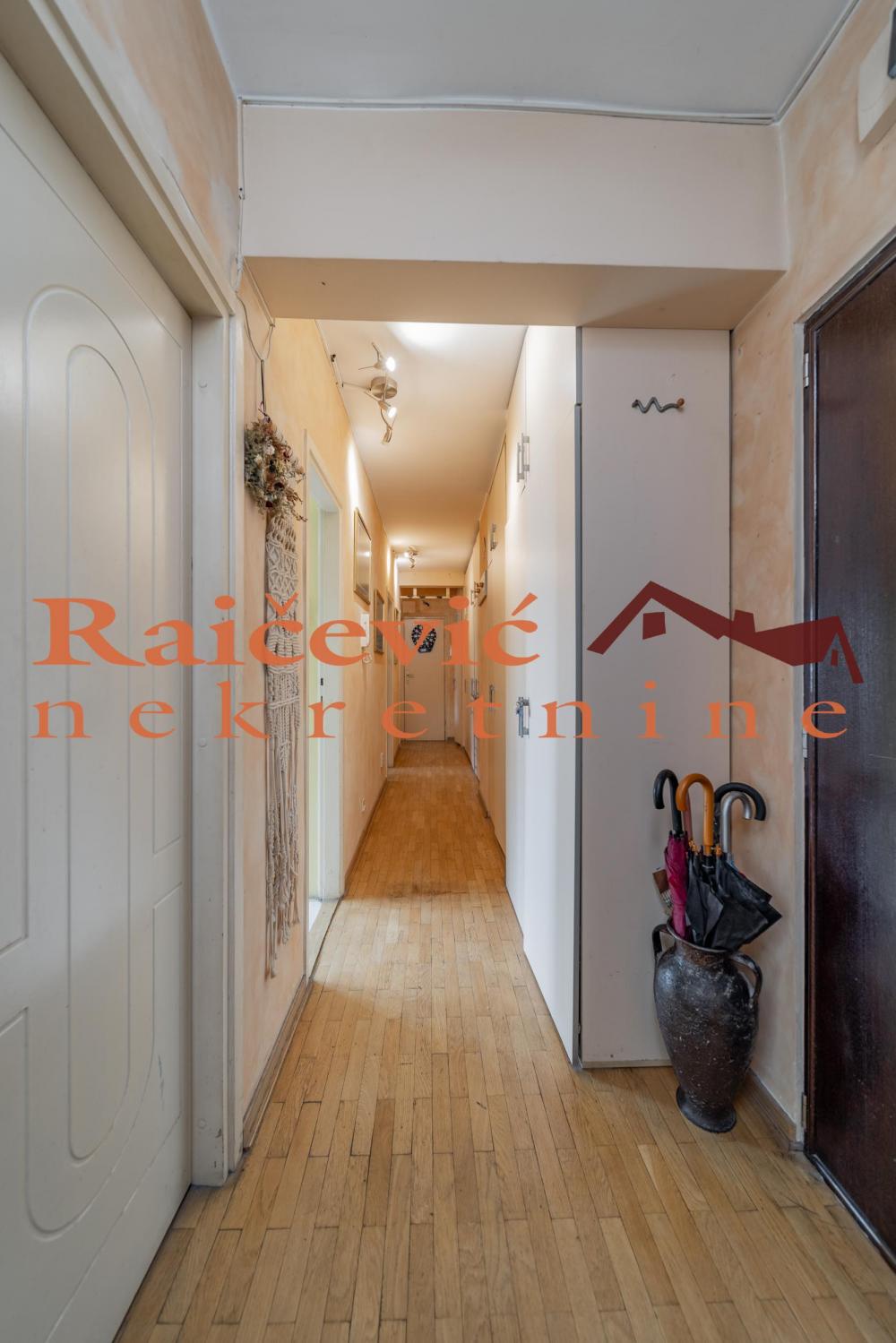 Stan na prodaju u Beogradu, Novi Beograd blok 23, dvoiposoban, 70m2, cena 246000 evra