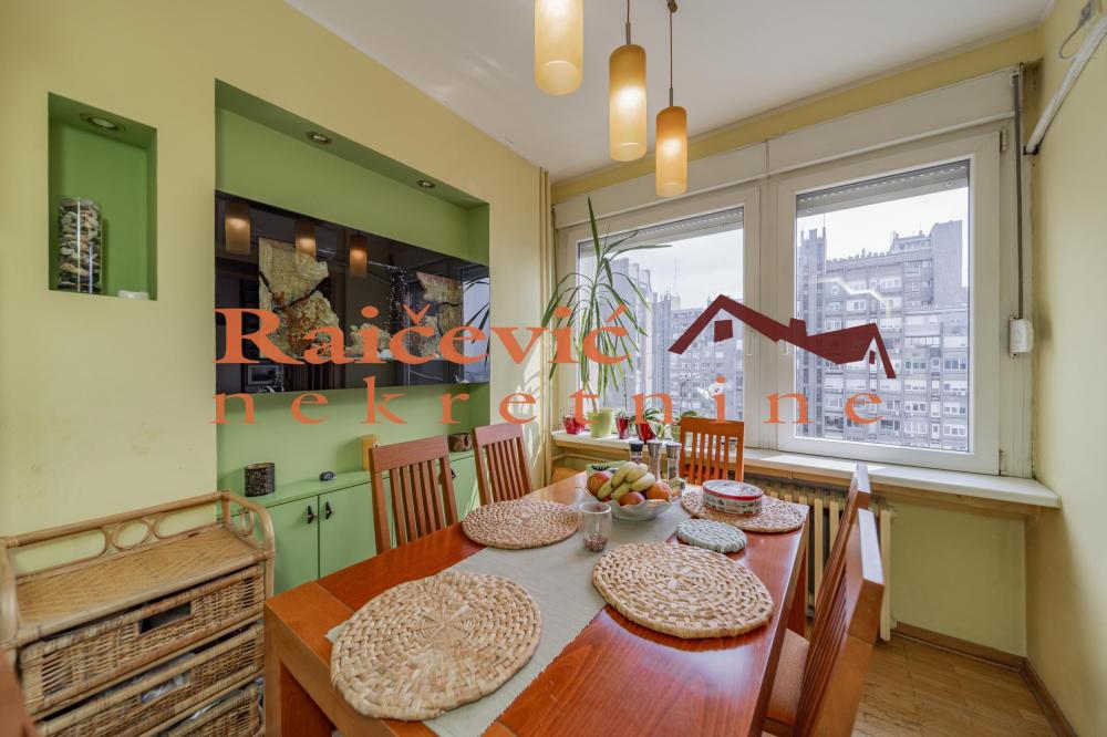 Stan na prodaju u Beogradu, Novi Beograd blok 23, dvoiposoban, 70m2, cena 246000 evra