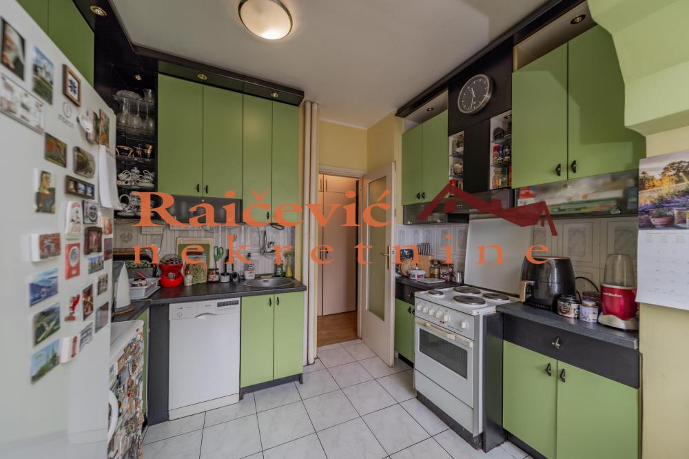 Stan na prodaju u Beogradu, Novi Beograd blok 23, dvoiposoban, 70m2, cena 246000 evra