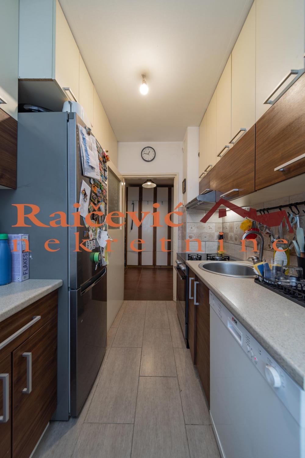 Stan na prodaju u Beogradu, Braće Jerković, trosoban, 71m2, cena 179000 evra