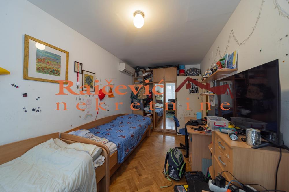 Stan na prodaju u Beogradu, Braće Jerković, trosoban, 71m2, cena 179000 evra