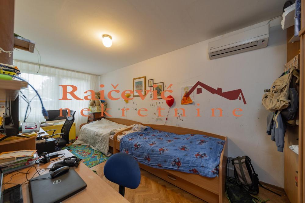 Stan na prodaju u Beogradu, Braće Jerković, trosoban, 71m2, cena 179000 evra