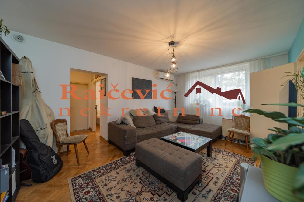 Stan na prodaju u Beogradu, Braće Jerković, trosoban, 71m2, cena 179000 evra