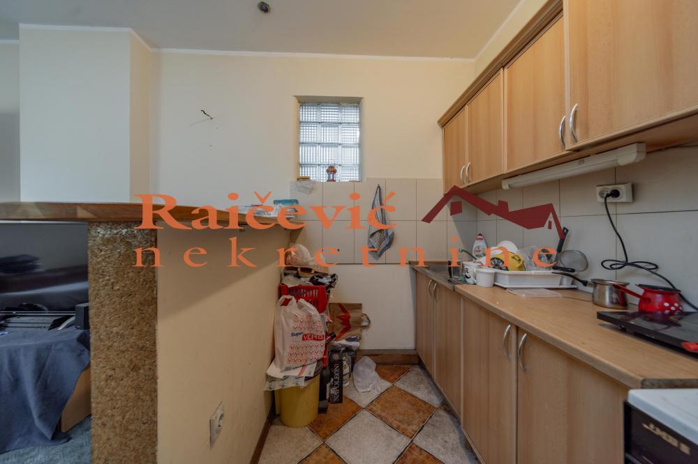 Stan na prodaju u Beogradu, Voždovac, troiposoban, 71m2, cena 185000 evra