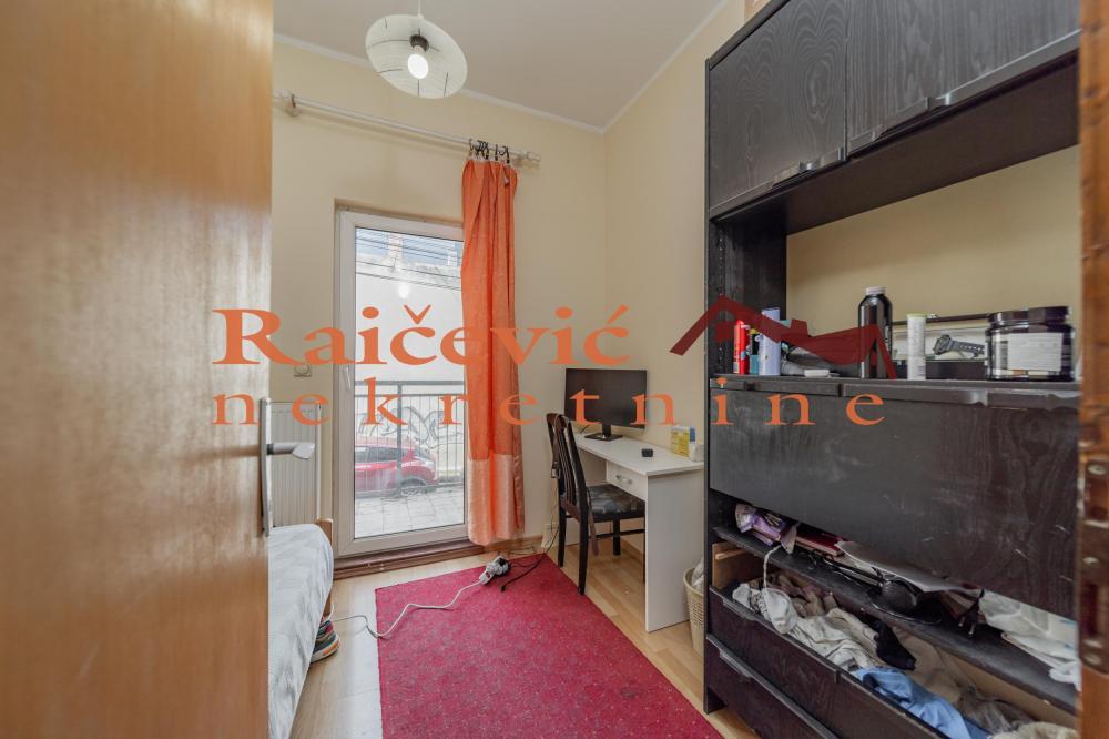 Stan na prodaju u Beogradu, Voždovac, troiposoban, 71m2, cena 185000 evra