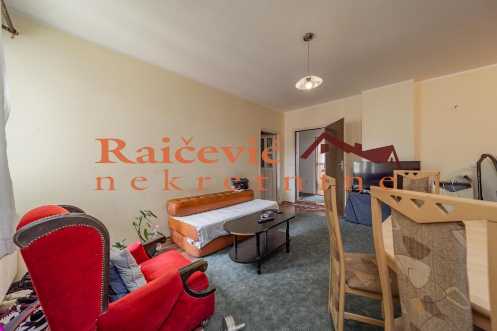 Stan na prodaju u Beogradu, Voždovac, troiposoban, 71m2, cena 185000 evra