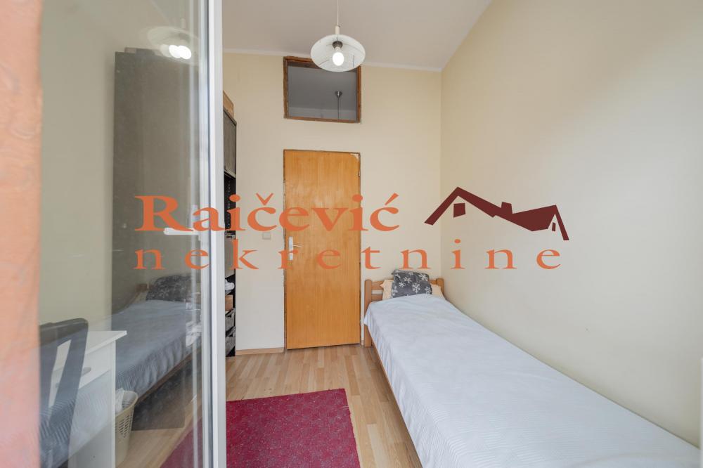 Stan na prodaju u Beogradu, Voždovac, troiposoban, 71m2, cena 185000 evra