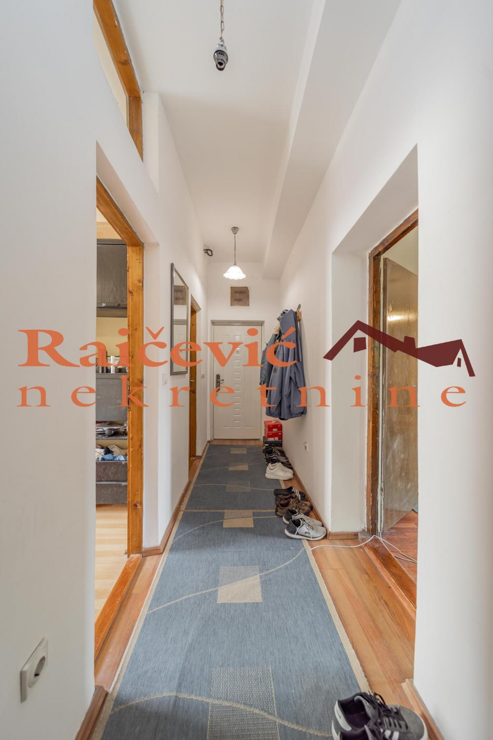 Stan na prodaju u Beogradu, Voždovac, troiposoban, 71m2, cena 185000 evra