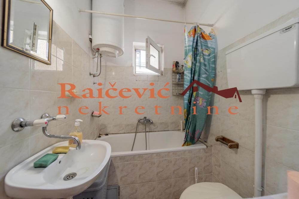 Stan na prodaju u Beogradu, Voždovac, troiposoban, 71m2, cena 185000 evra