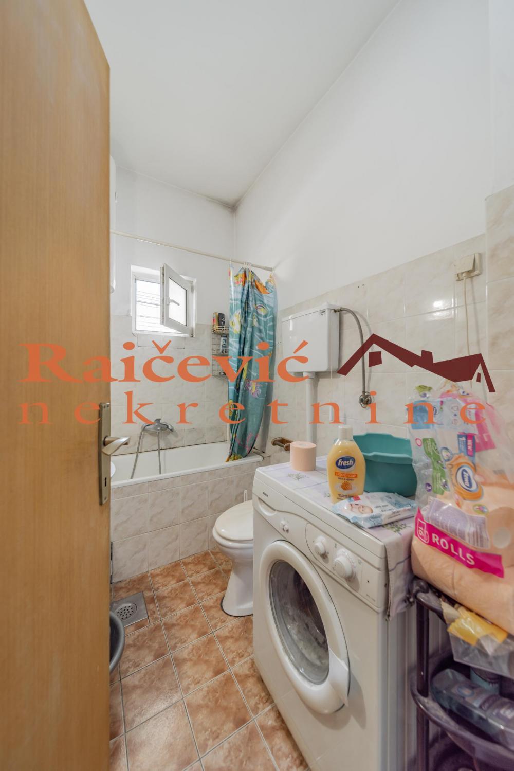 Stan na prodaju u Beogradu, Voždovac, troiposoban, 71m2, cena 185000 evra