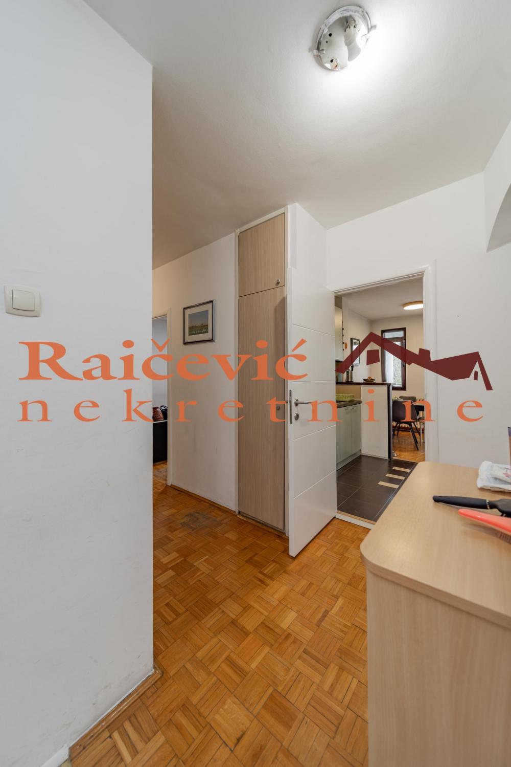 Stan na prodaju u Beogradu, Novi Beograd blok 37, dvoiposoban, 71m2, cena 219000 evra