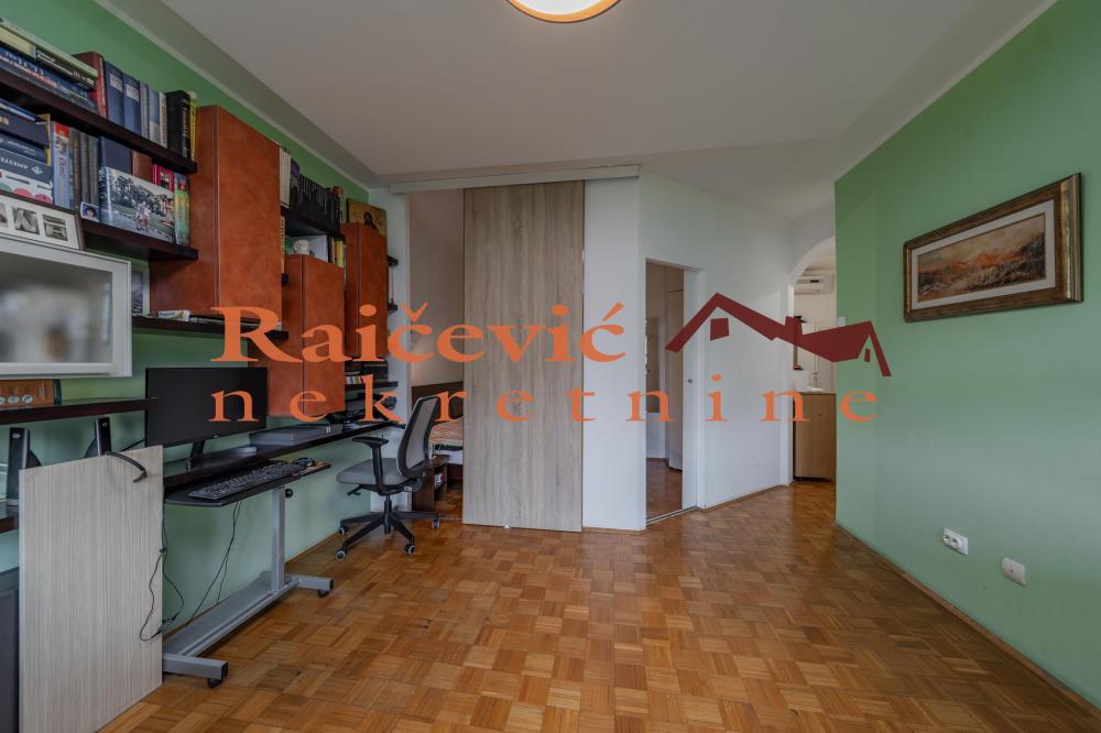 Stan na prodaju u Beogradu, Novi Beograd blok 37, dvoiposoban, 71m2, cena 219000 evra