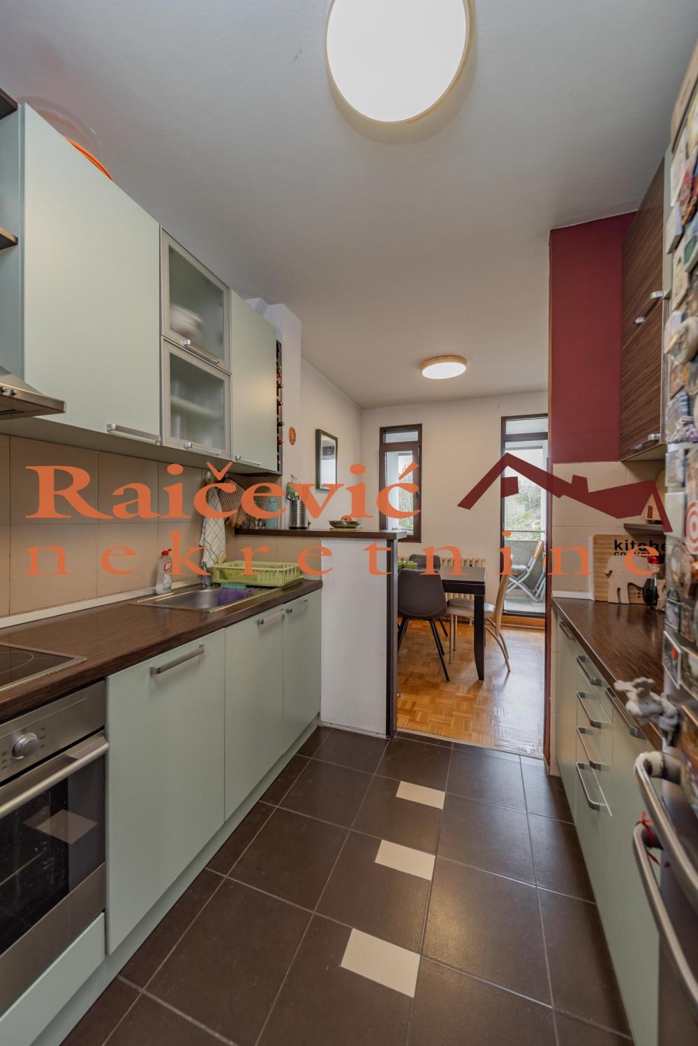 Stan na prodaju u Beogradu, Novi Beograd blok 37, dvoiposoban, 71m2, cena 219000 evra