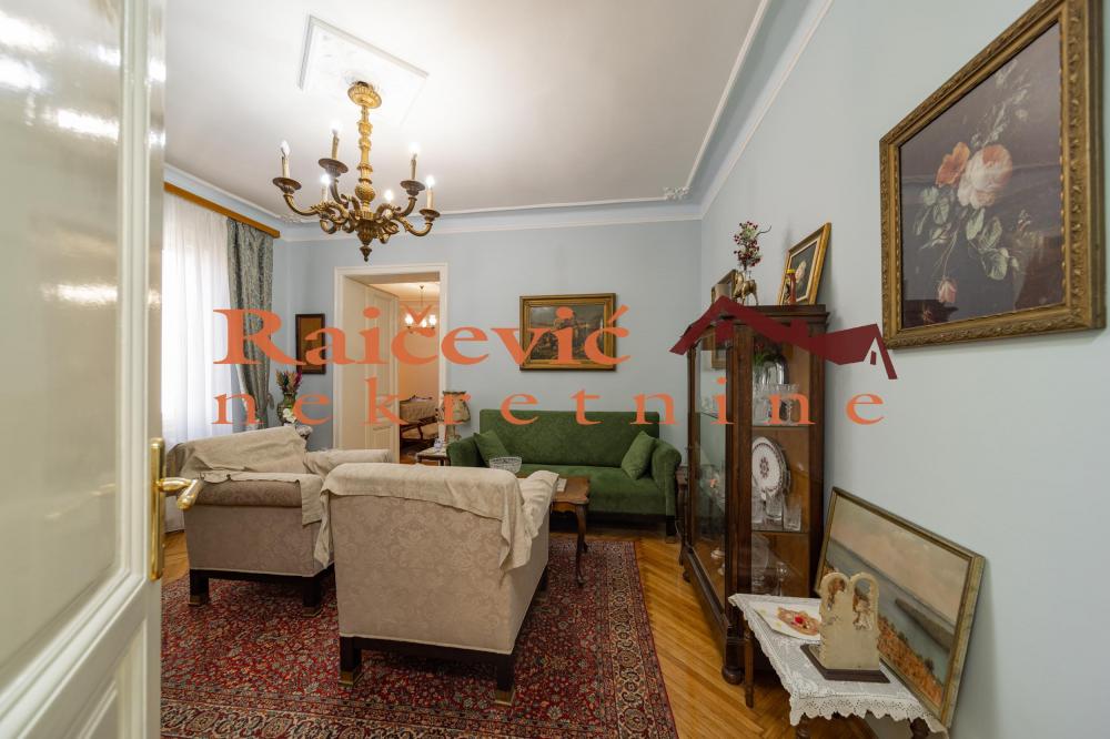 Stan na prodaju u Beogradu, Autokomanda, trosoban, 72m2, cena 220000 evra