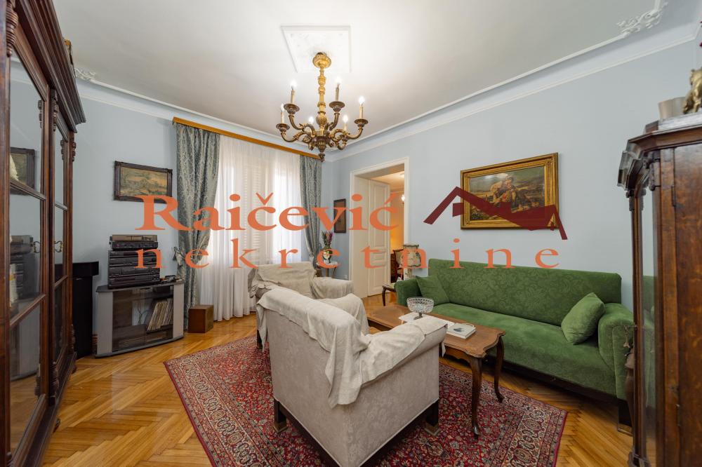 Stan na prodaju u Beogradu, Autokomanda, trosoban, 72m2, cena 220000 evra