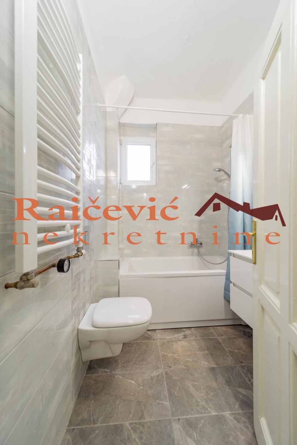 Stan na prodaju u Beogradu, Autokomanda, trosoban, 72m2, cena 220000 evra