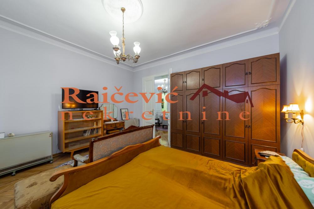 Stan na prodaju u Beogradu, Autokomanda, trosoban, 72m2, cena 220000 evra