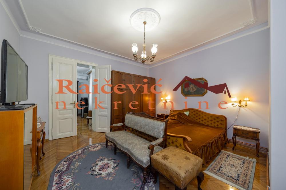 Stan na prodaju u Beogradu, Autokomanda, trosoban, 72m2, cena 220000 evra