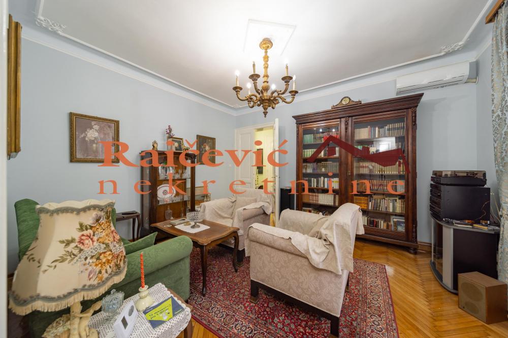 Stan na prodaju u Beogradu, Autokomanda, trosoban, 72m2, cena 220000 evra