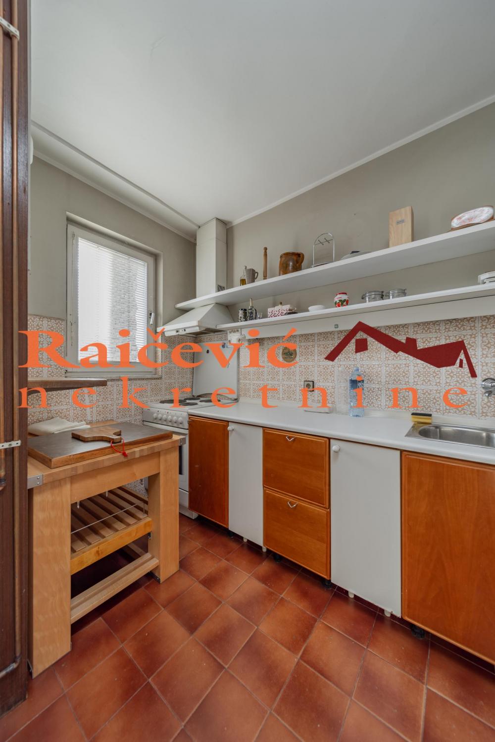 Stan na prodaju u Beogradu, Zeleni venac, trosoban, 72m2, cena 225000 evra