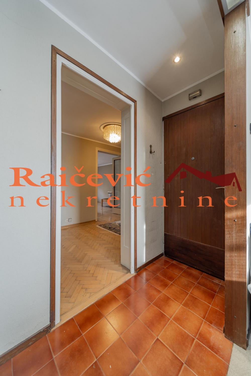 Stan na prodaju u Beogradu, Zeleni venac, trosoban, 72m2, cena 225000 evra