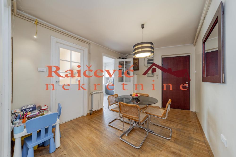 Stan na prodaju u Beogradu, Kalenić pijaca, dvosoban, 73m2, cena 310000 evra