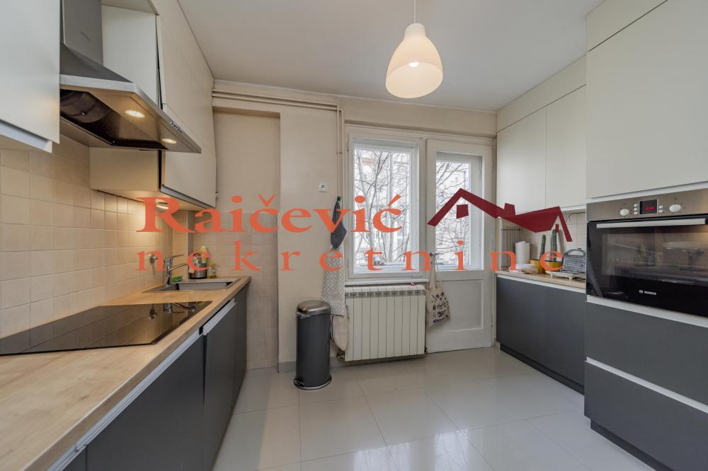 Stan na prodaju u Beogradu, Kalenić pijaca, dvosoban, 73m2, cena 310000 evra