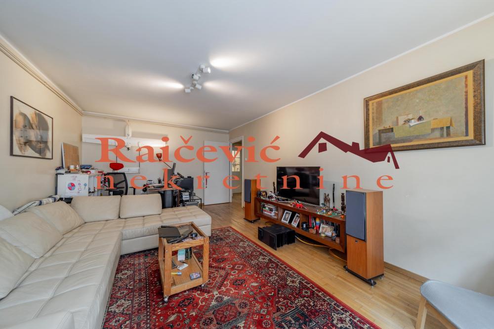 Stan na prodaju u Beogradu, Kalenić pijaca, dvosoban, 73m2, cena 310000 evra